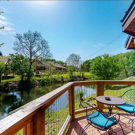 Skinny Dippin'-River Front- Free Tickets-Dog Friendly-Sleeps 6 Pigeon Forge Extérieur photo