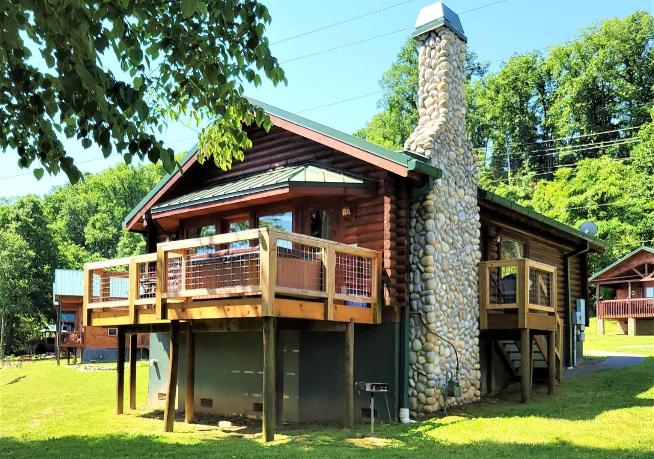 Skinny Dippin'-River Front- Free Tickets-Dog Friendly-Sleeps 6 Pigeon Forge Extérieur photo