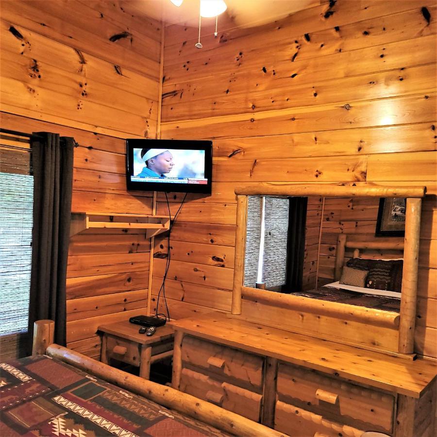 Skinny Dippin'-River Front- Free Tickets-Dog Friendly-Sleeps 6 Pigeon Forge Extérieur photo