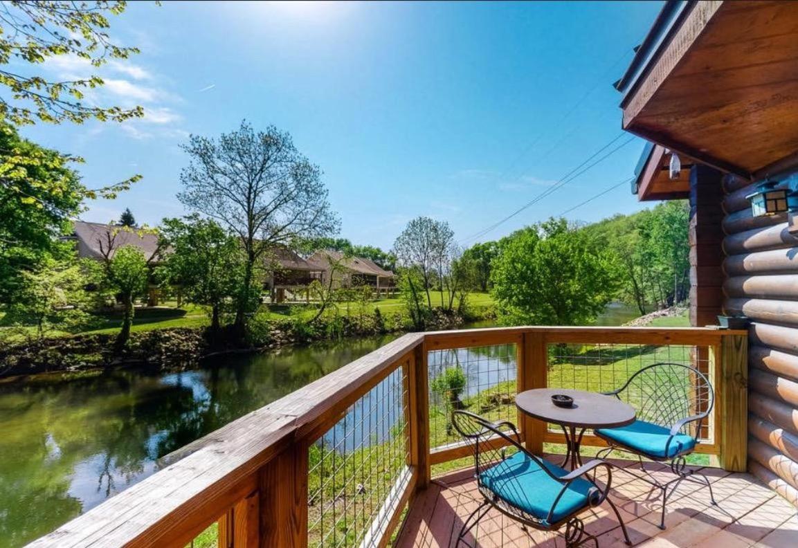 Skinny Dippin'-River Front- Free Tickets-Dog Friendly-Sleeps 6 Pigeon Forge Extérieur photo